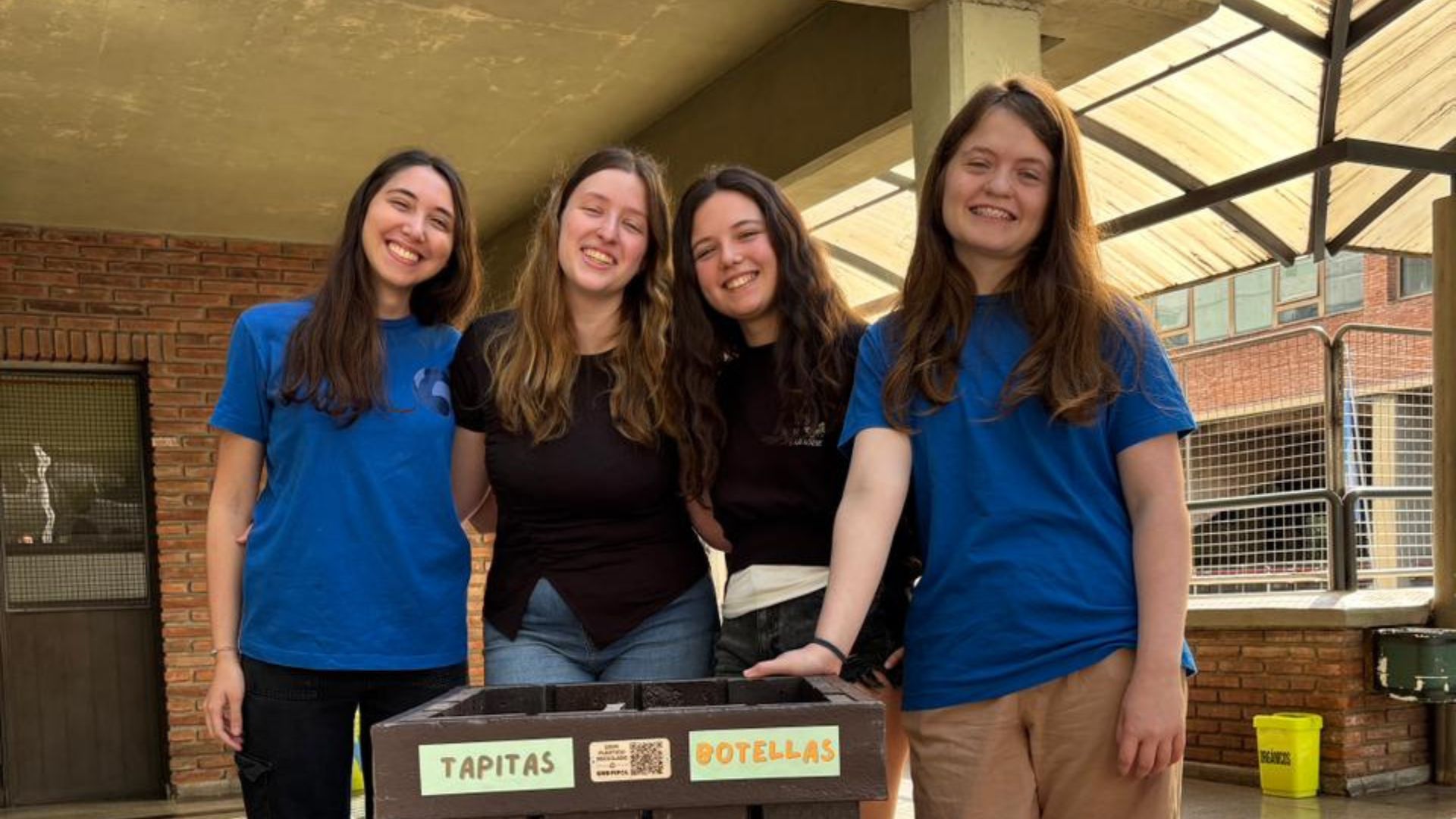 Imagen de Separan tapitas y botellas para darle un segundo uso al plástico
