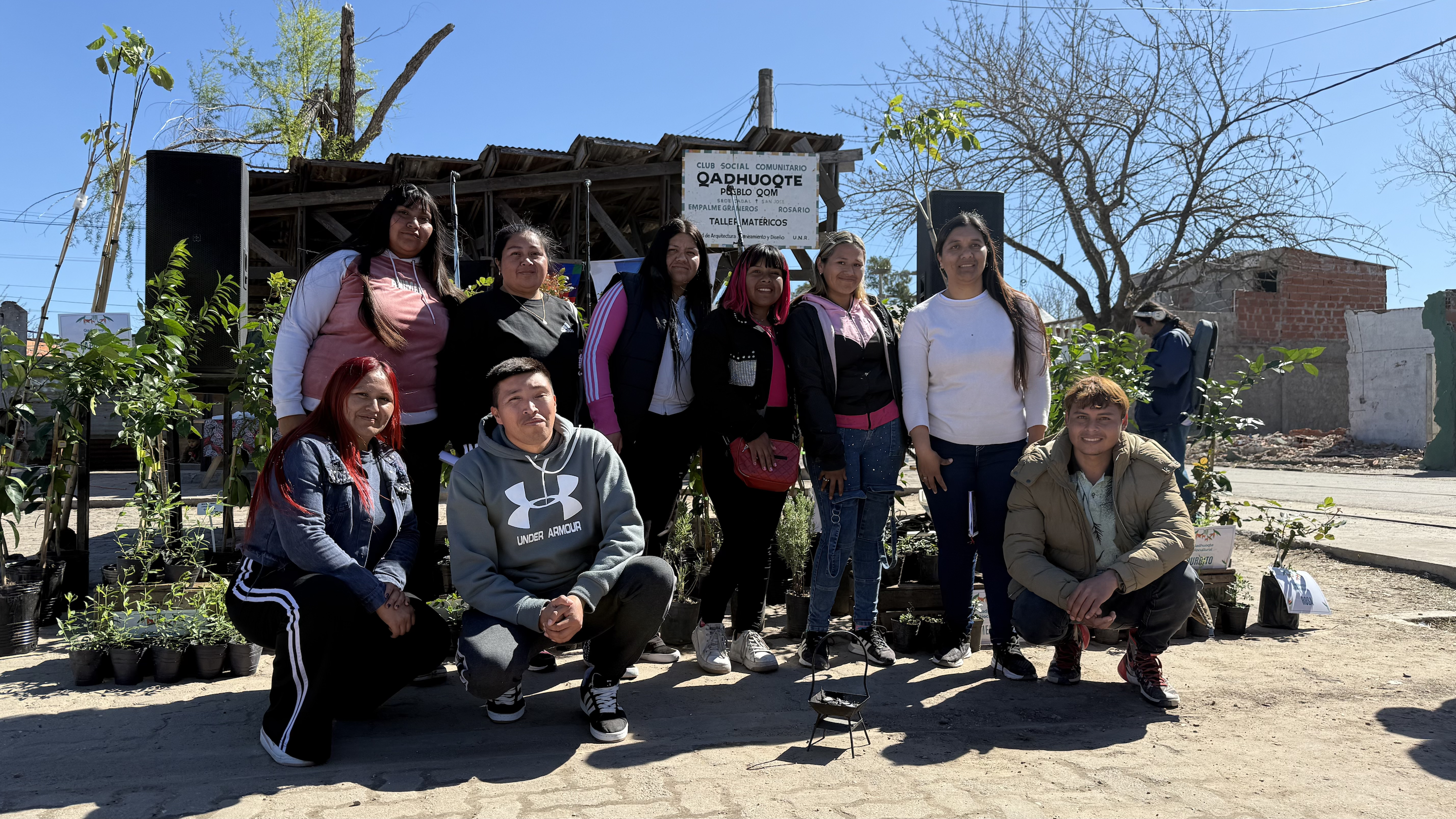 Imagen de Con árboles y plantas se propusieron recrear el monte que habita en la cultura Qom